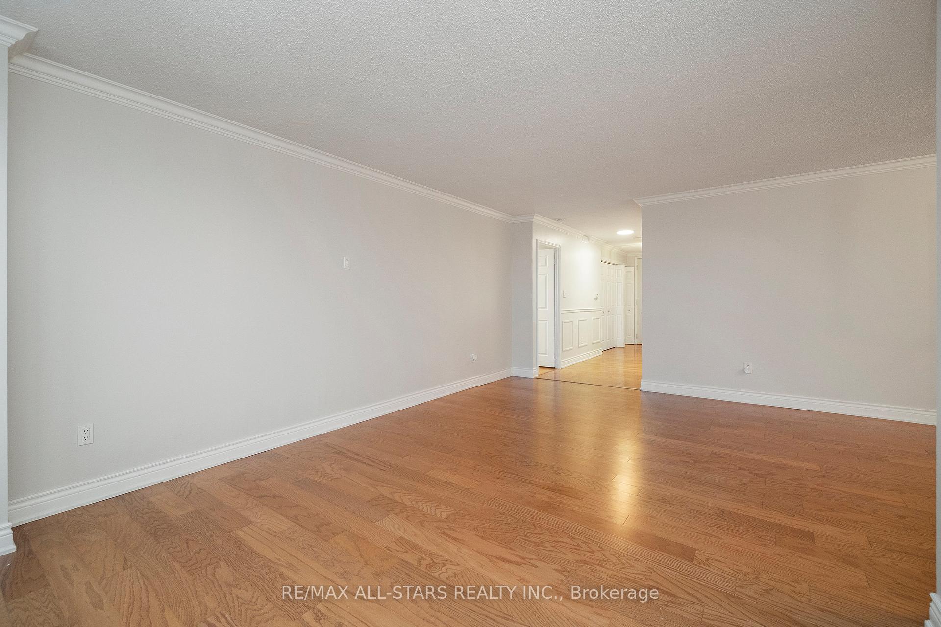 610 Bullock Drive 404, Markham, ON L3R 0G1