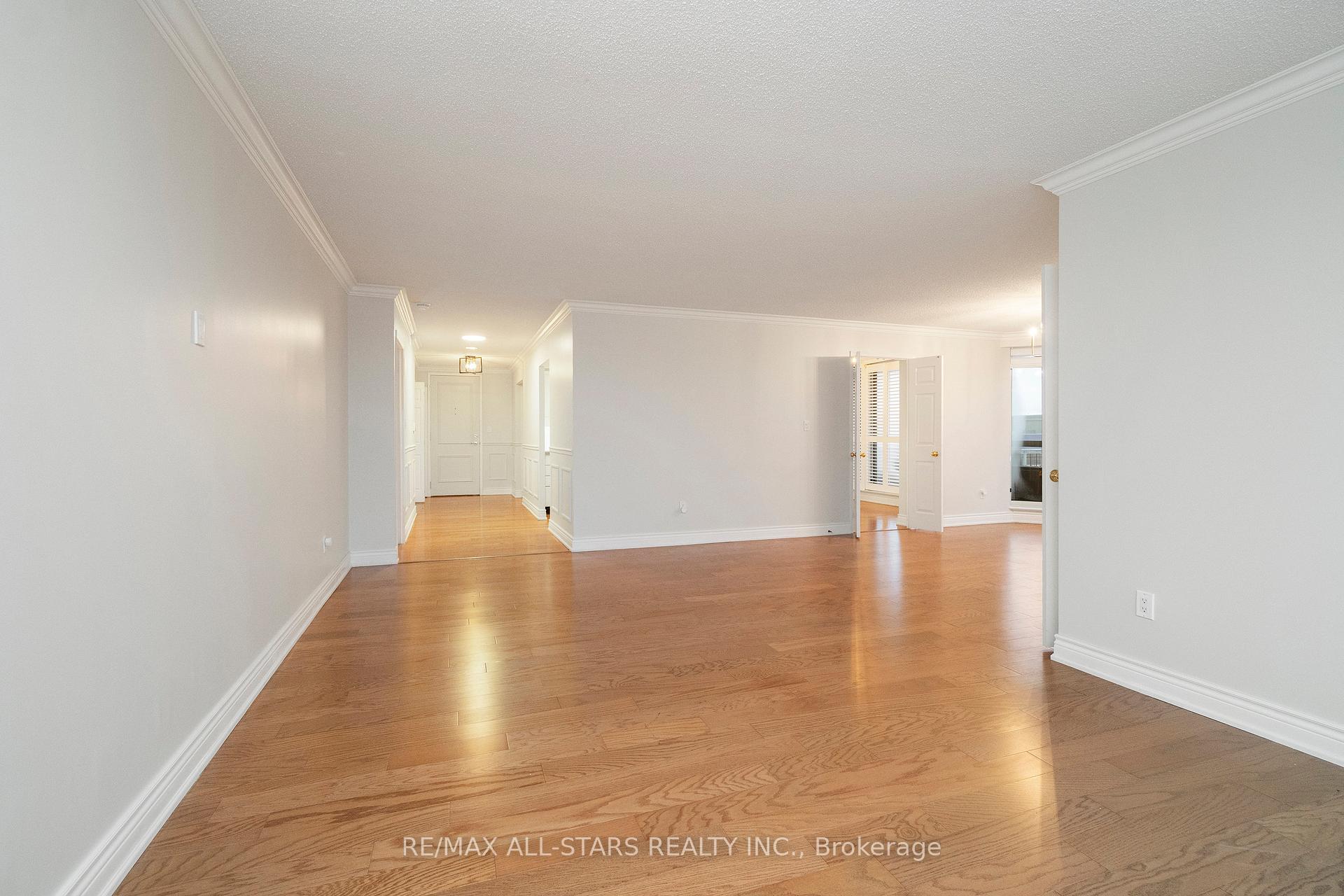 610 Bullock Drive 404, Markham, ON L3R 0G1