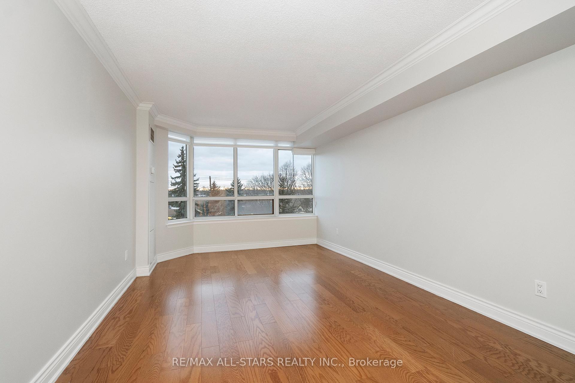 610 Bullock Drive 404, Markham, ON L3R 0G1