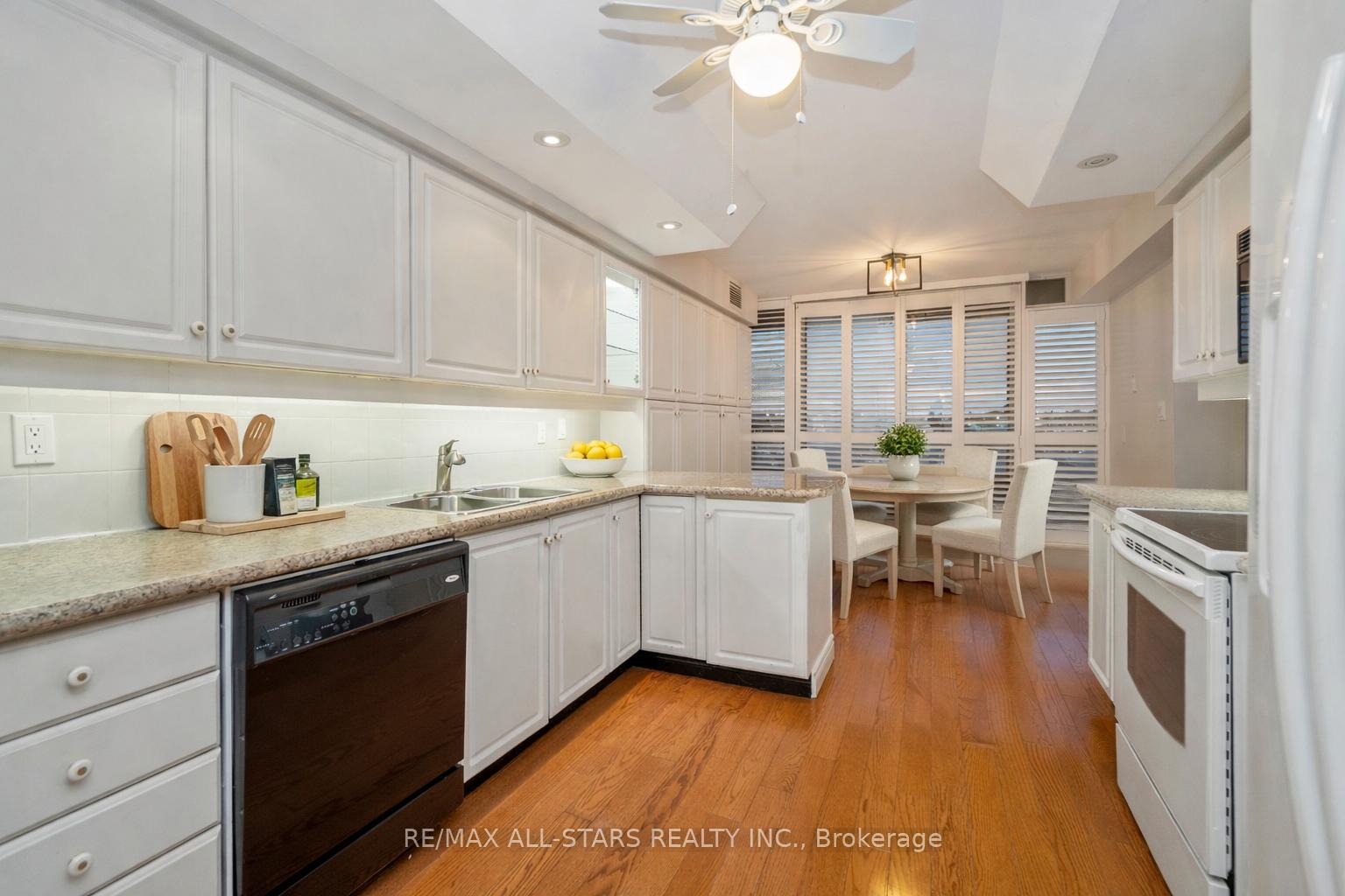 610 Bullock Drive 404, Markham, ON L3R 0G1