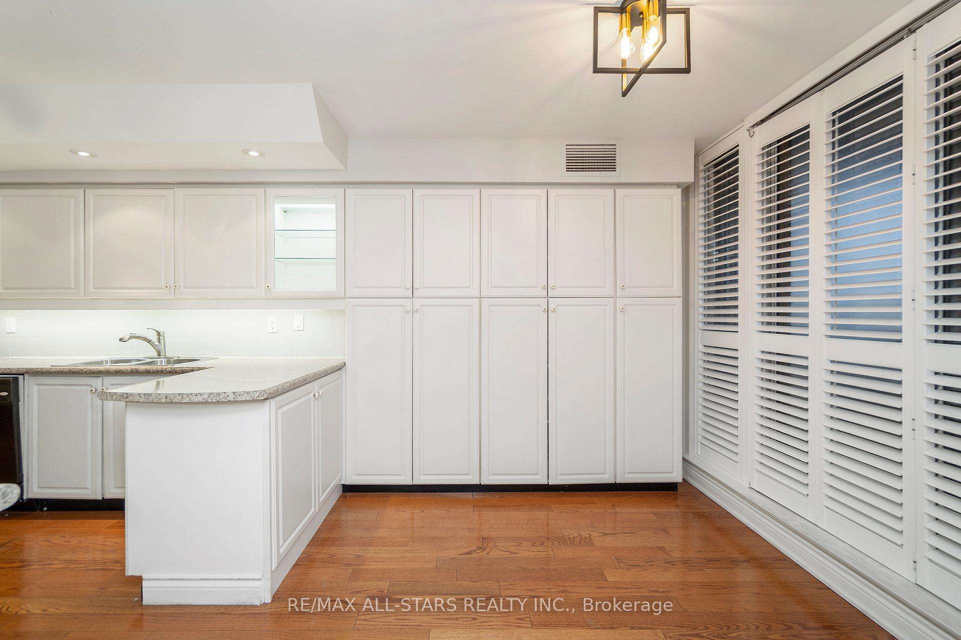 610 Bullock Drive 404, Markham, ON L3R 0G1