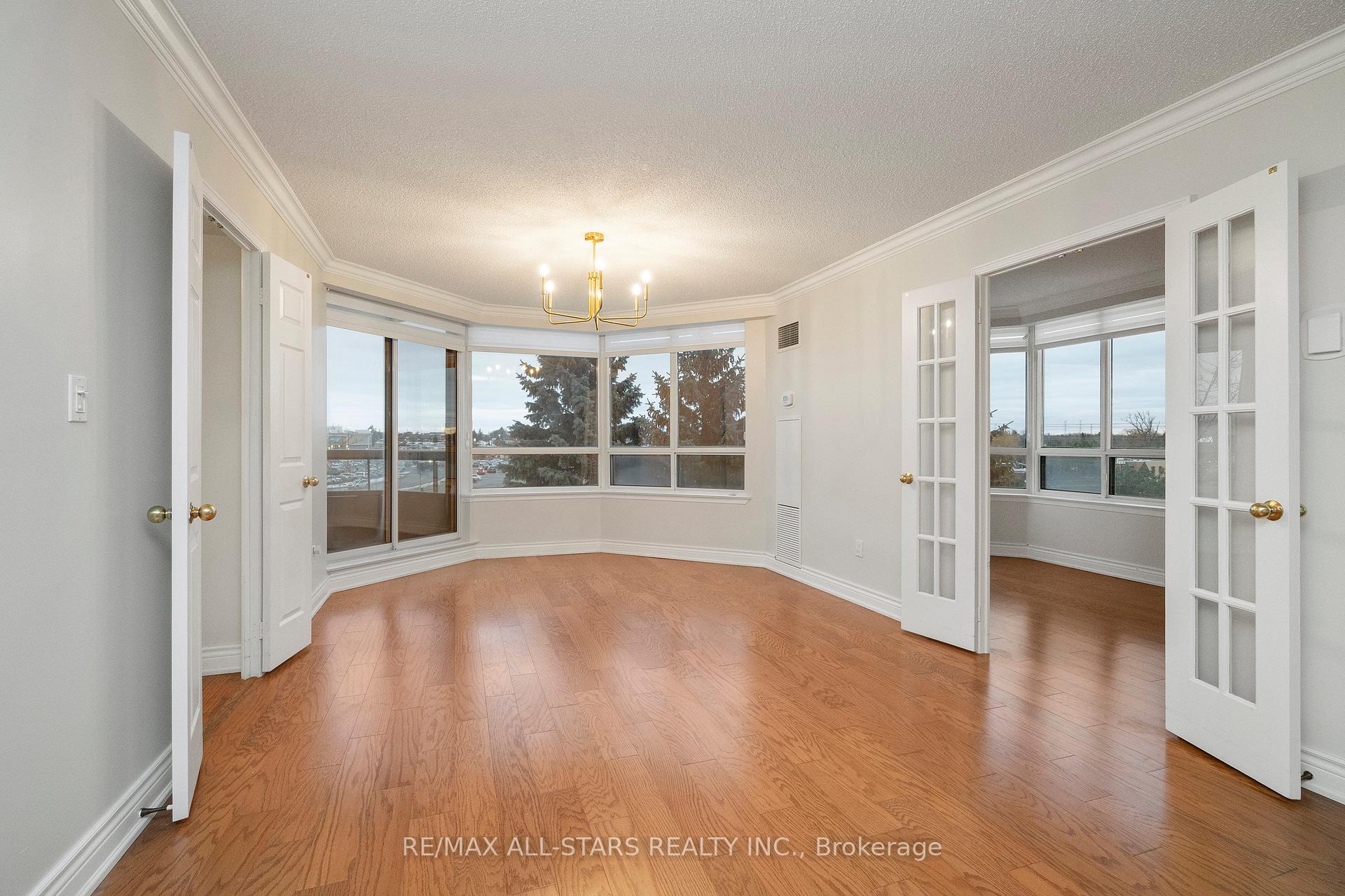 610 Bullock Drive 404, Markham, ON L3R 0G1