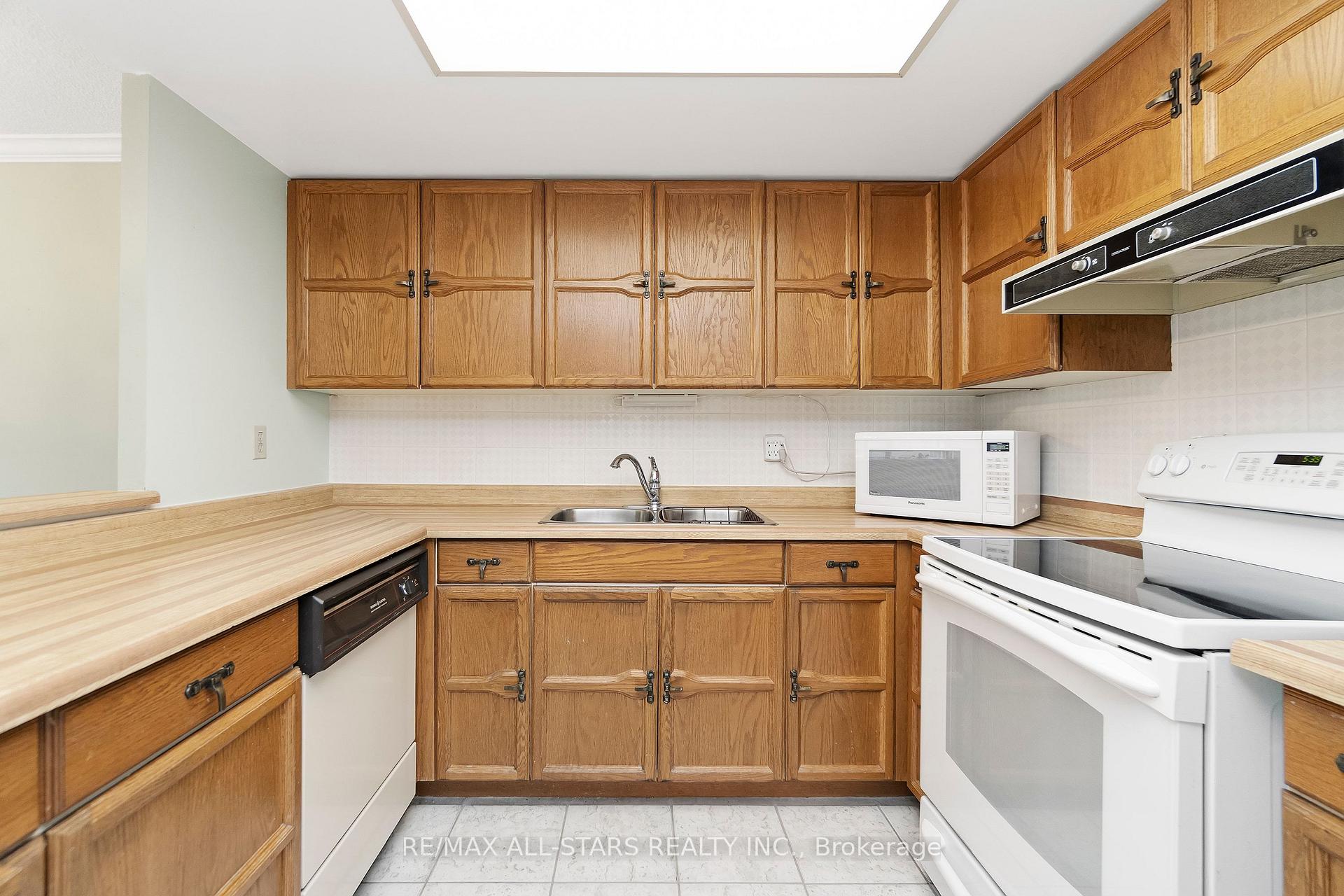 5 Weldrick Road W 506