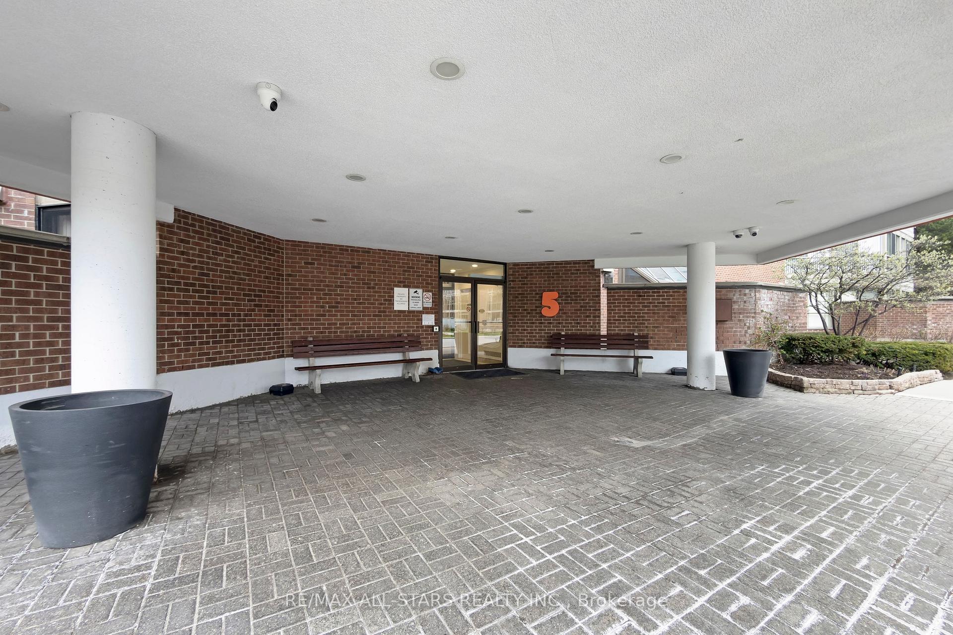 5 Weldrick Road W 506
