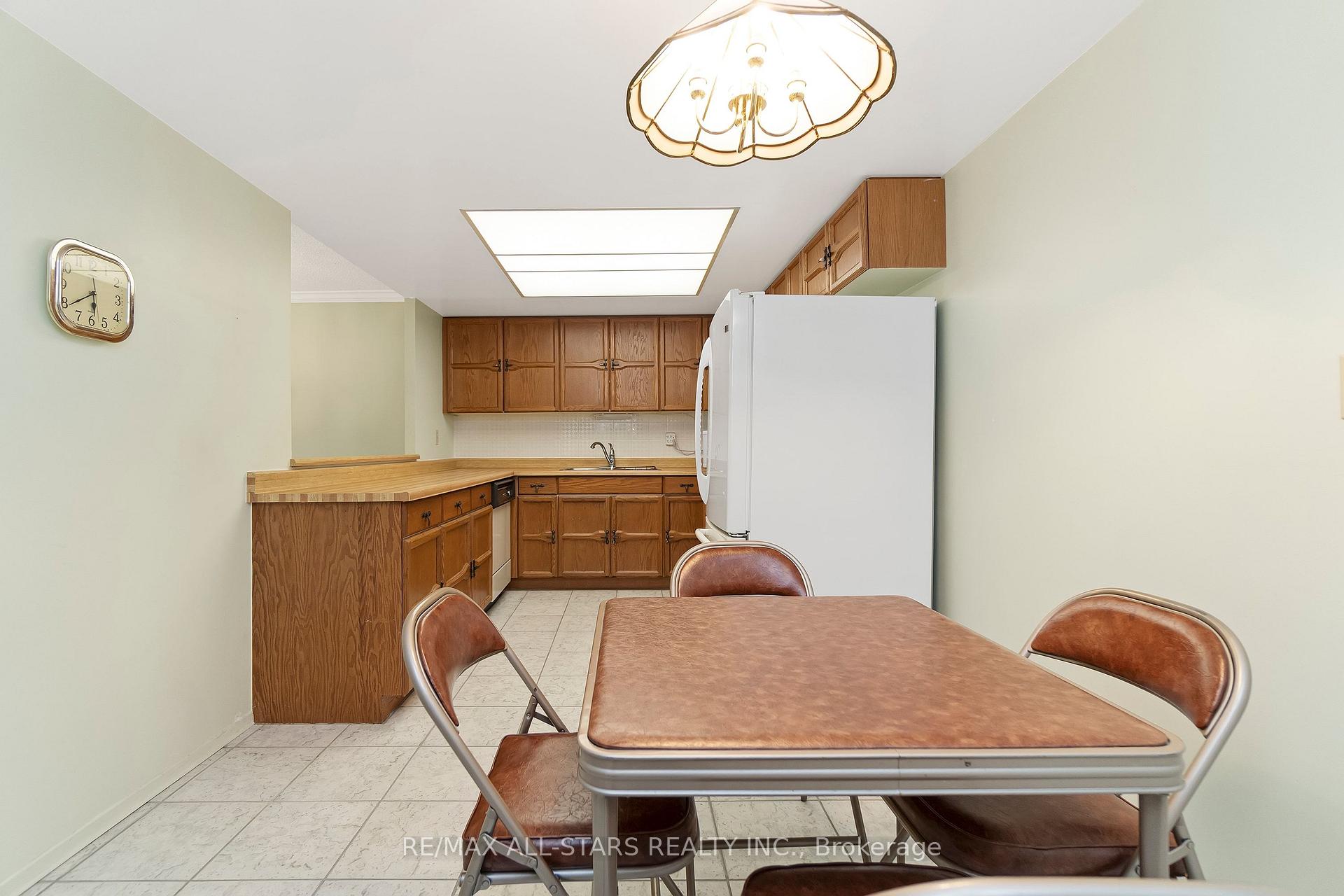 5 Weldrick Road W 506