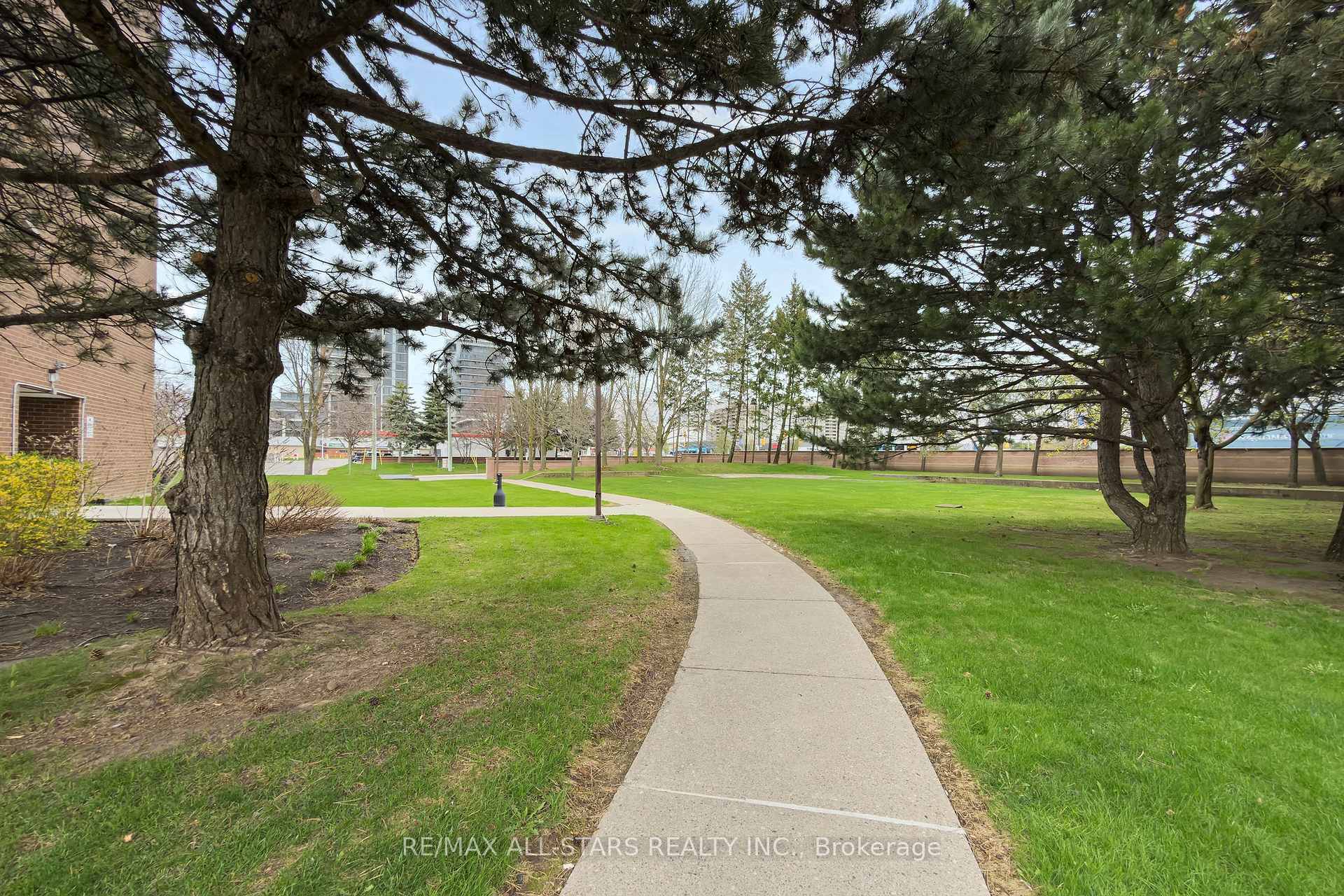 5 Weldrick Road W 506