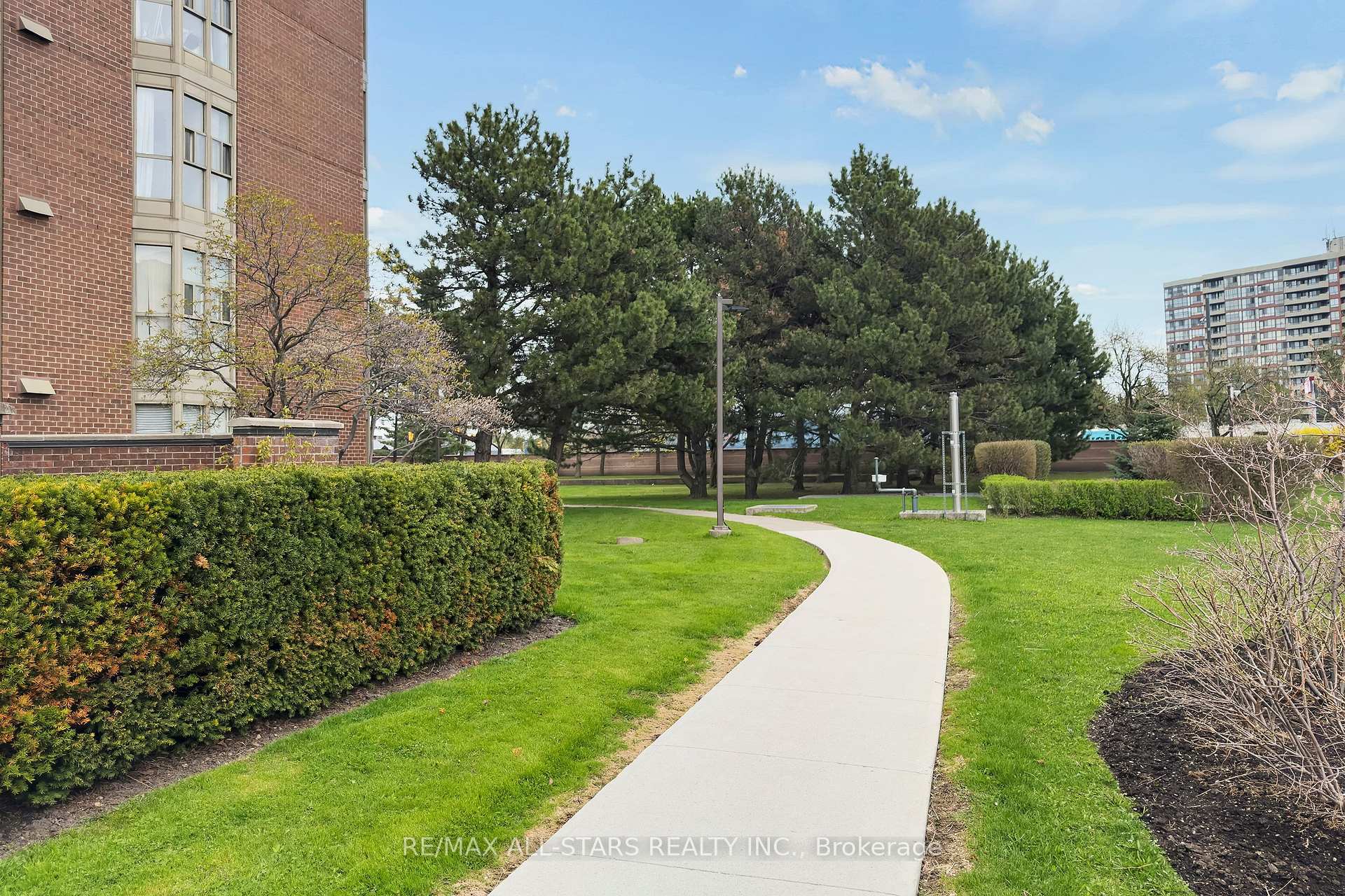5 Weldrick Road W 506