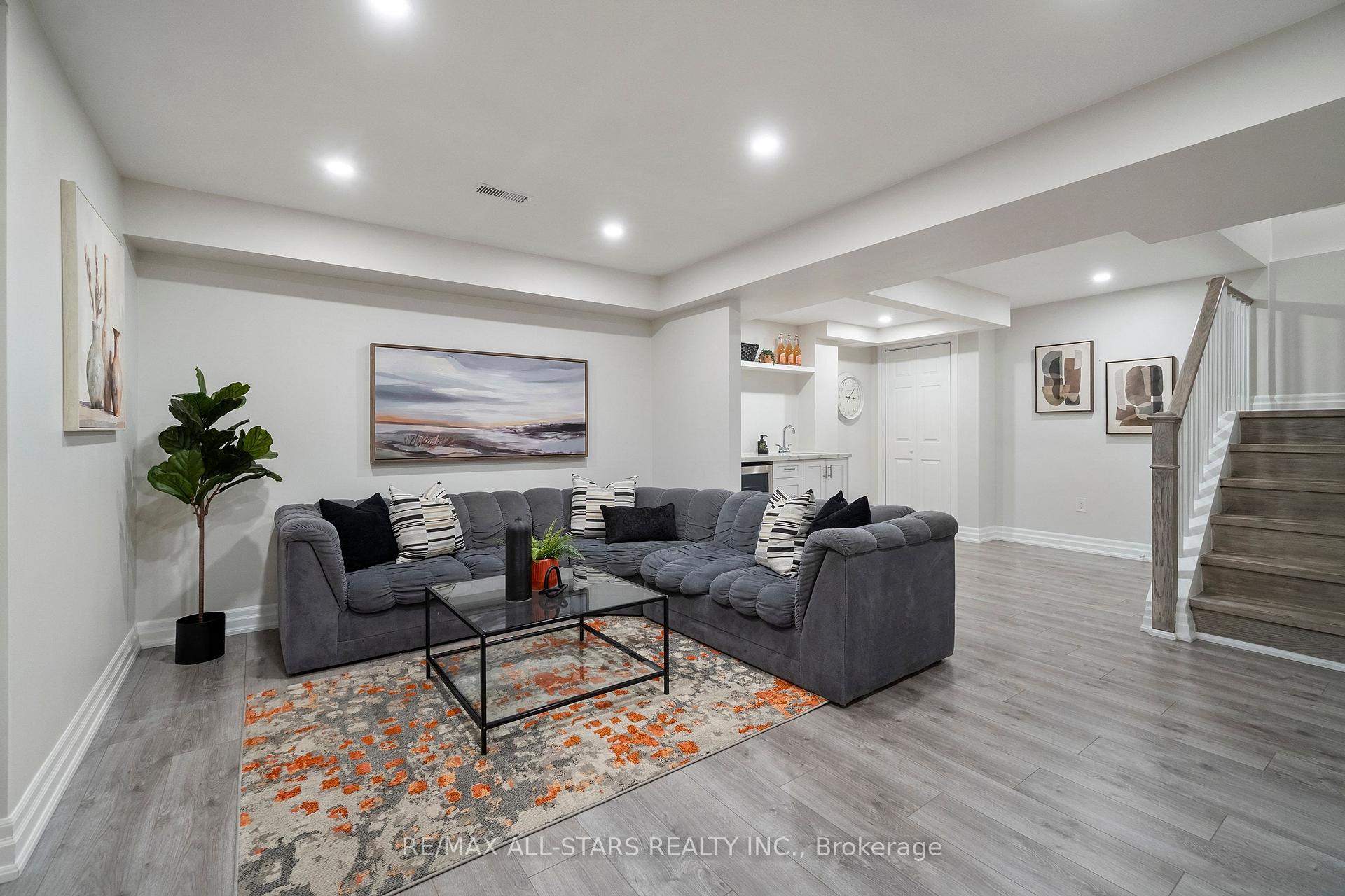 96 Tunney Crescent
