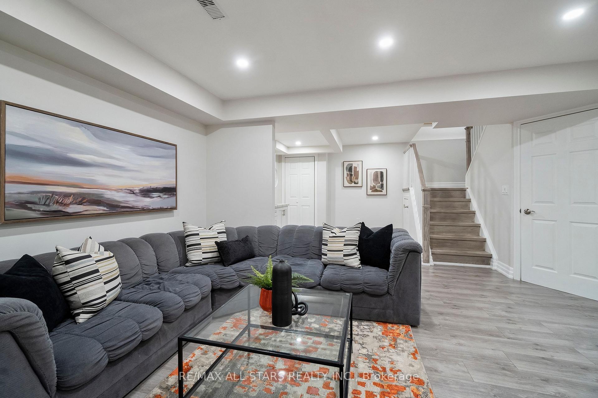 96 Tunney Crescent