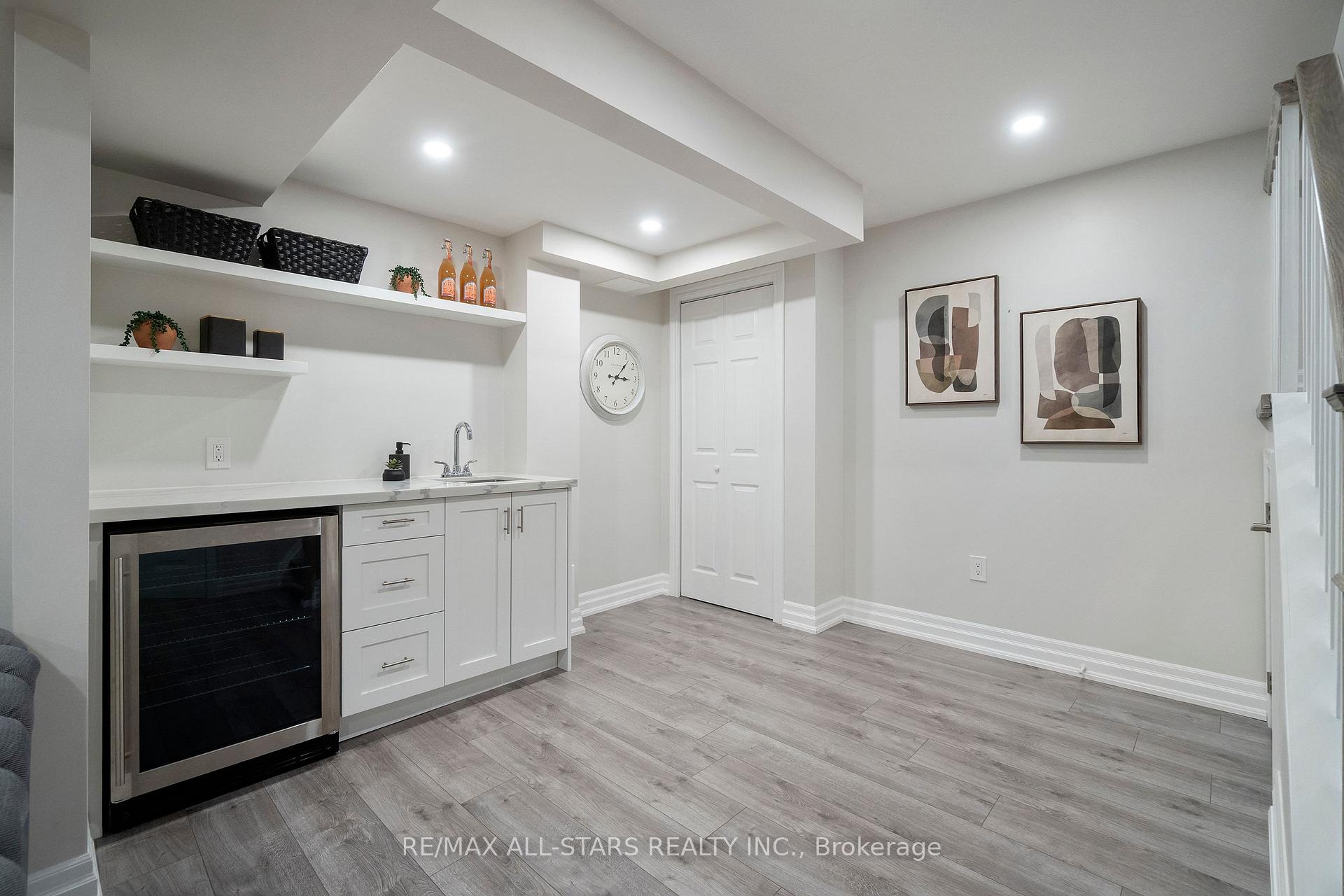 96 Tunney Crescent