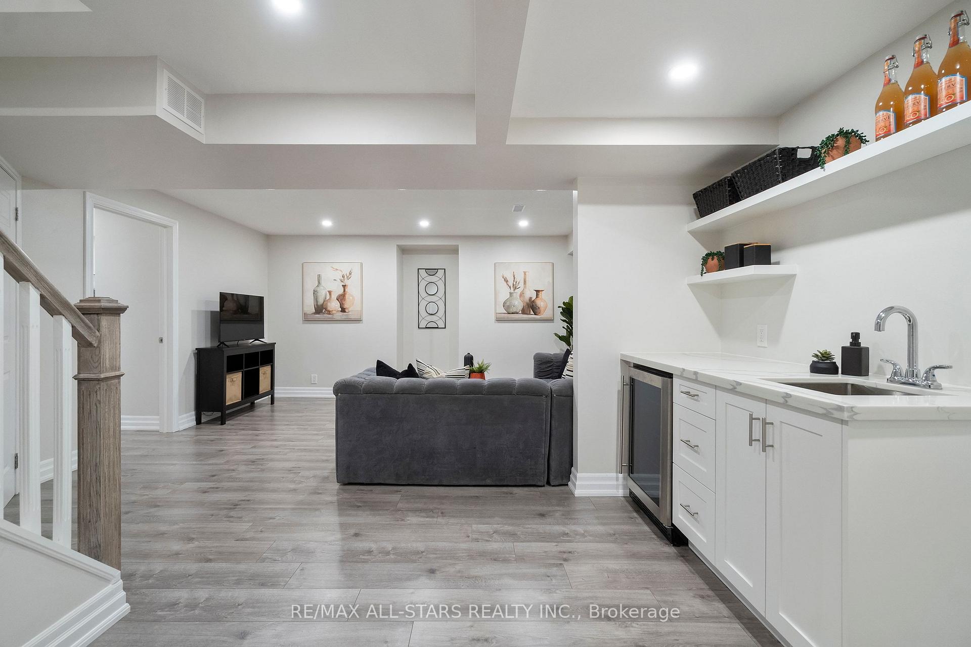 96 Tunney Crescent