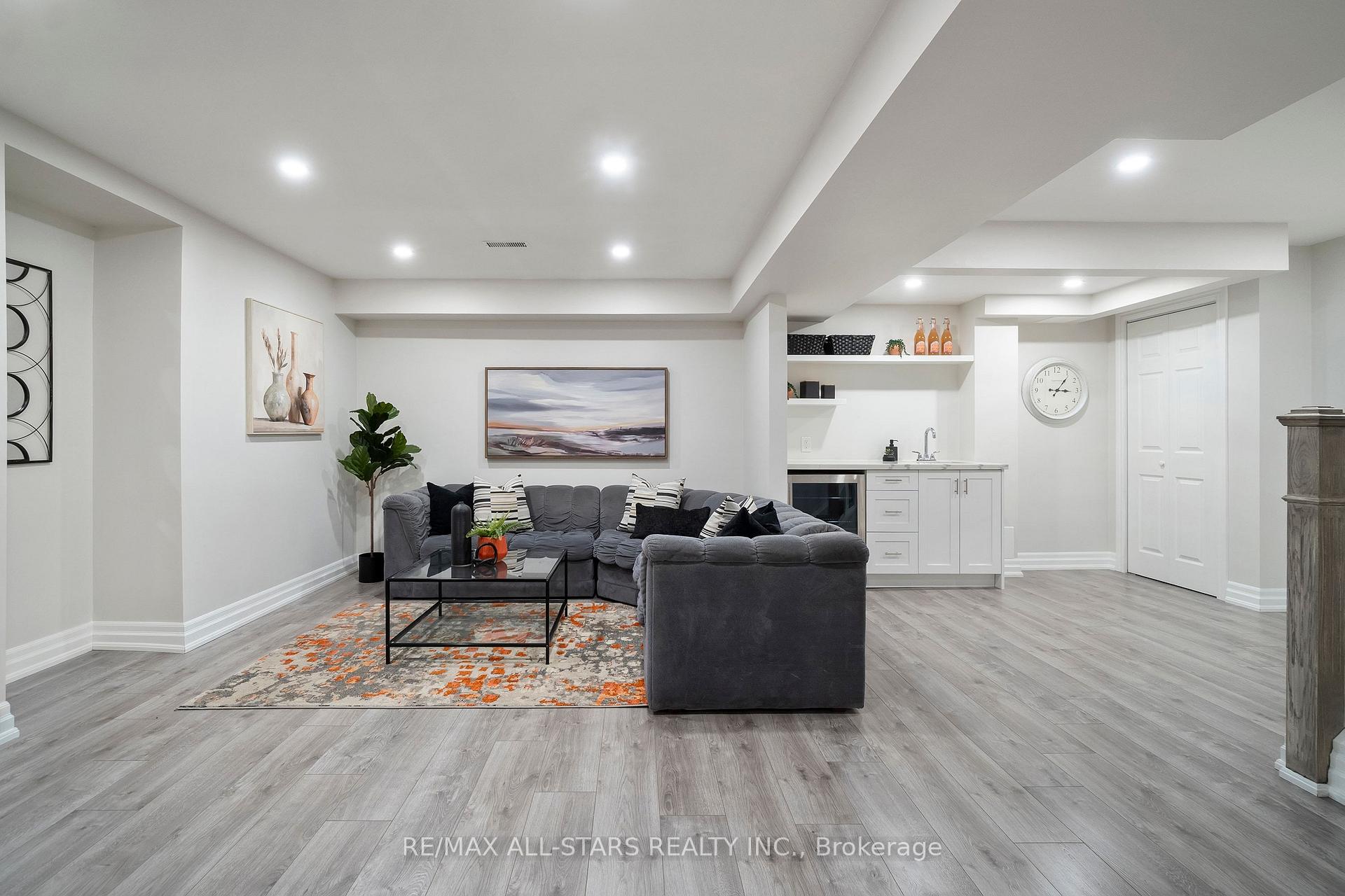 96 Tunney Crescent