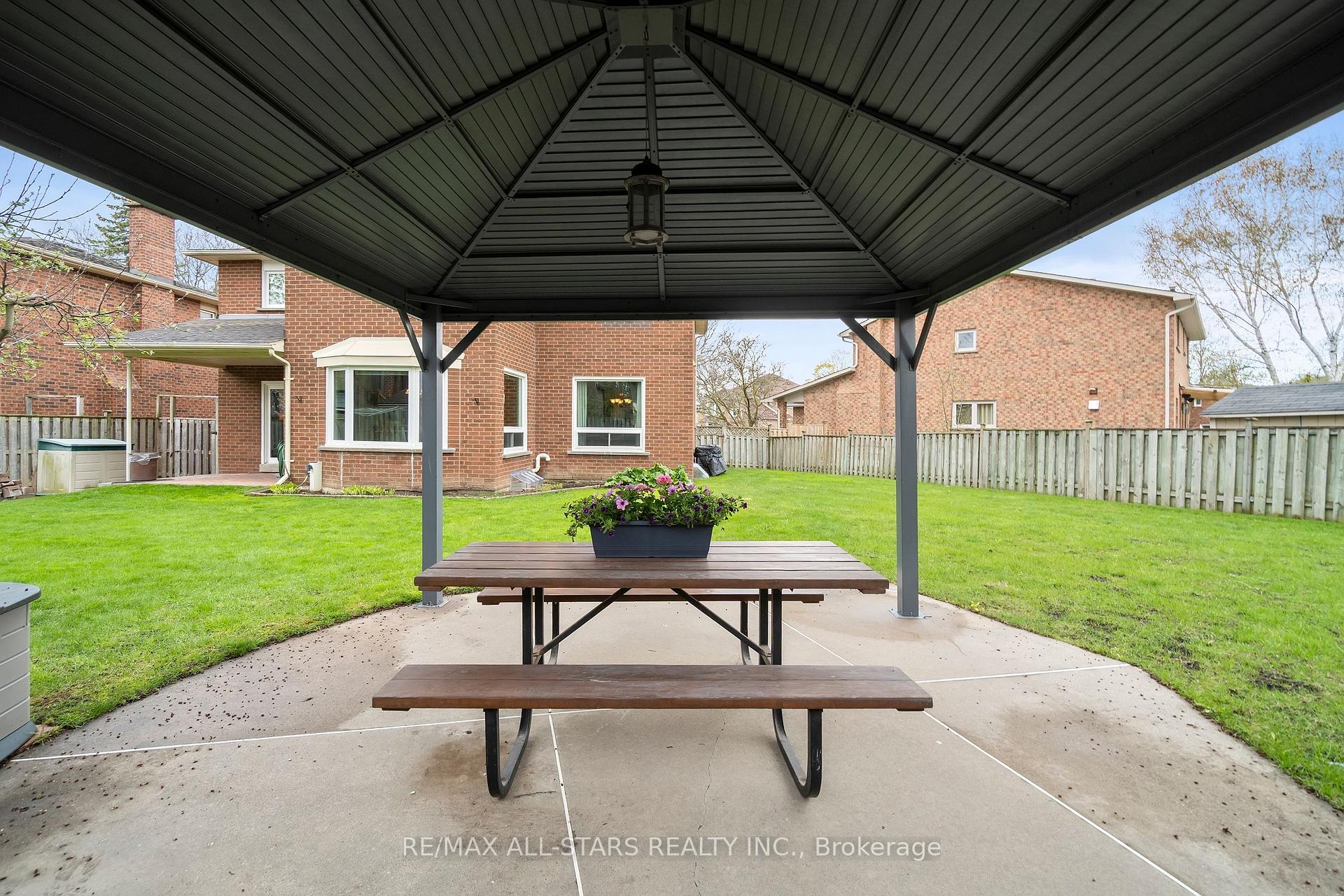 33 Carpenter Court