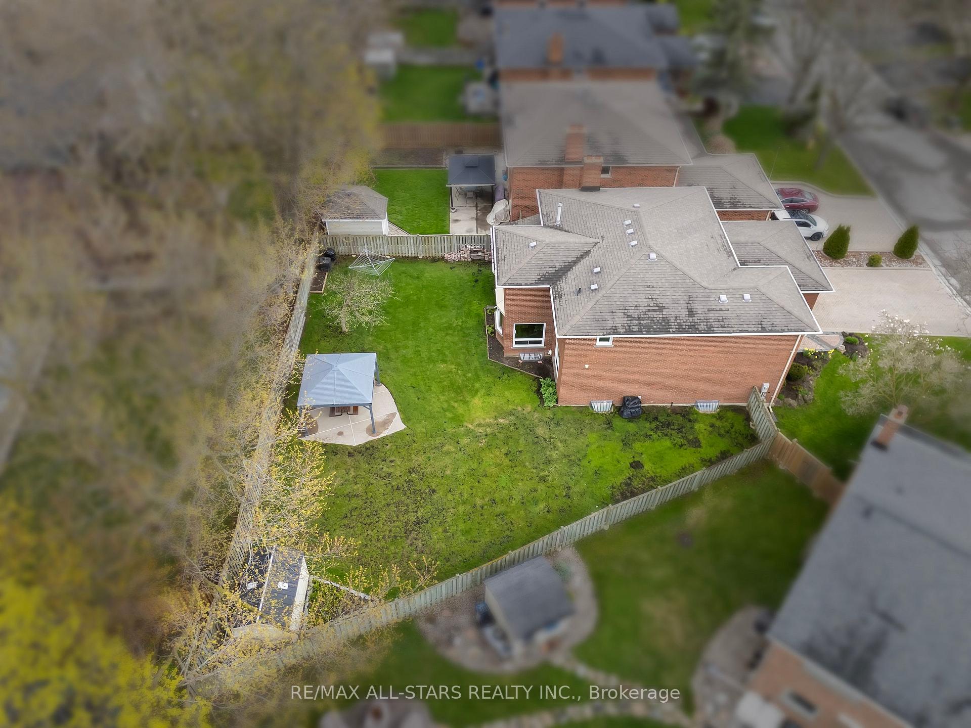 33 Carpenter Court