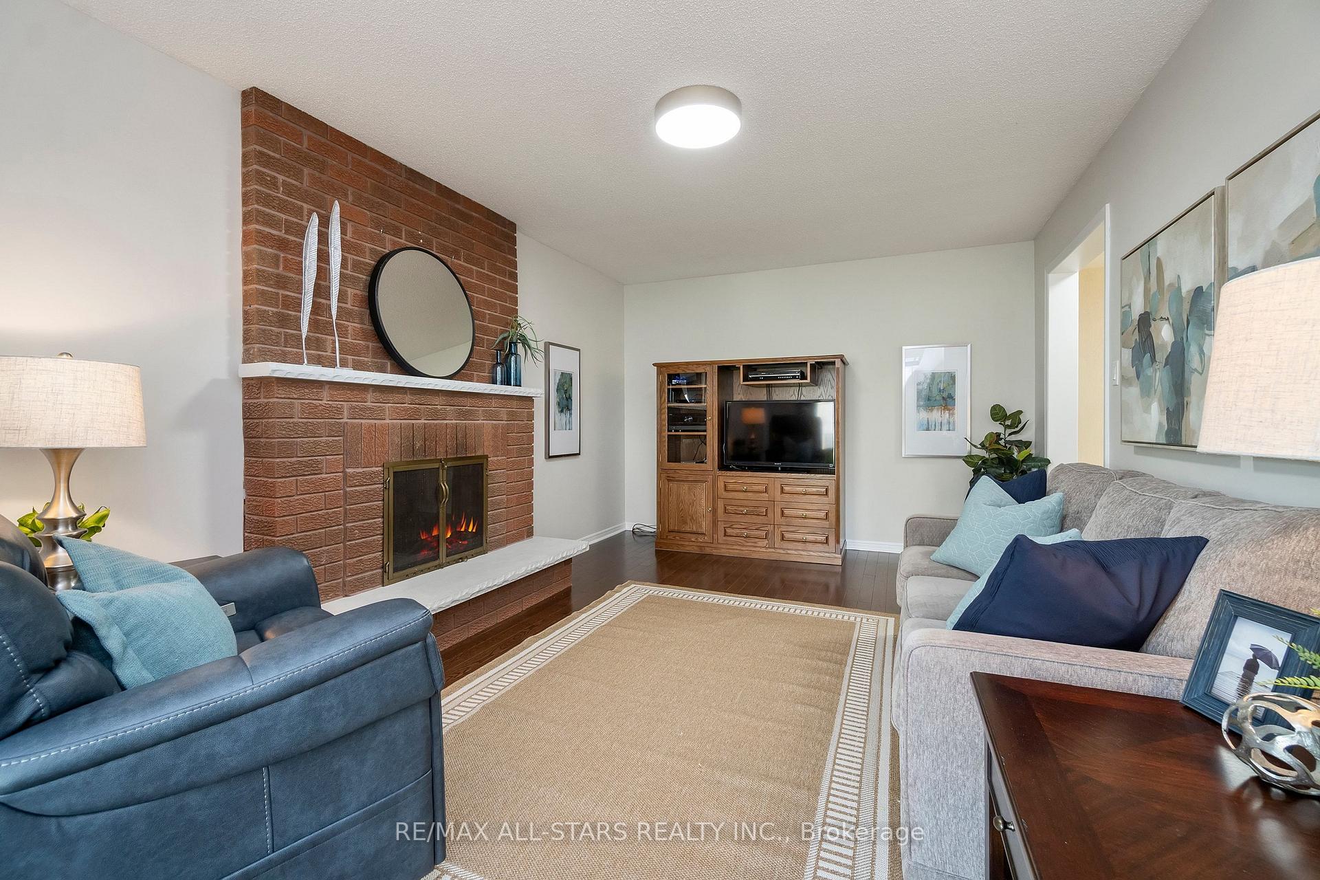 33 Carpenter Court