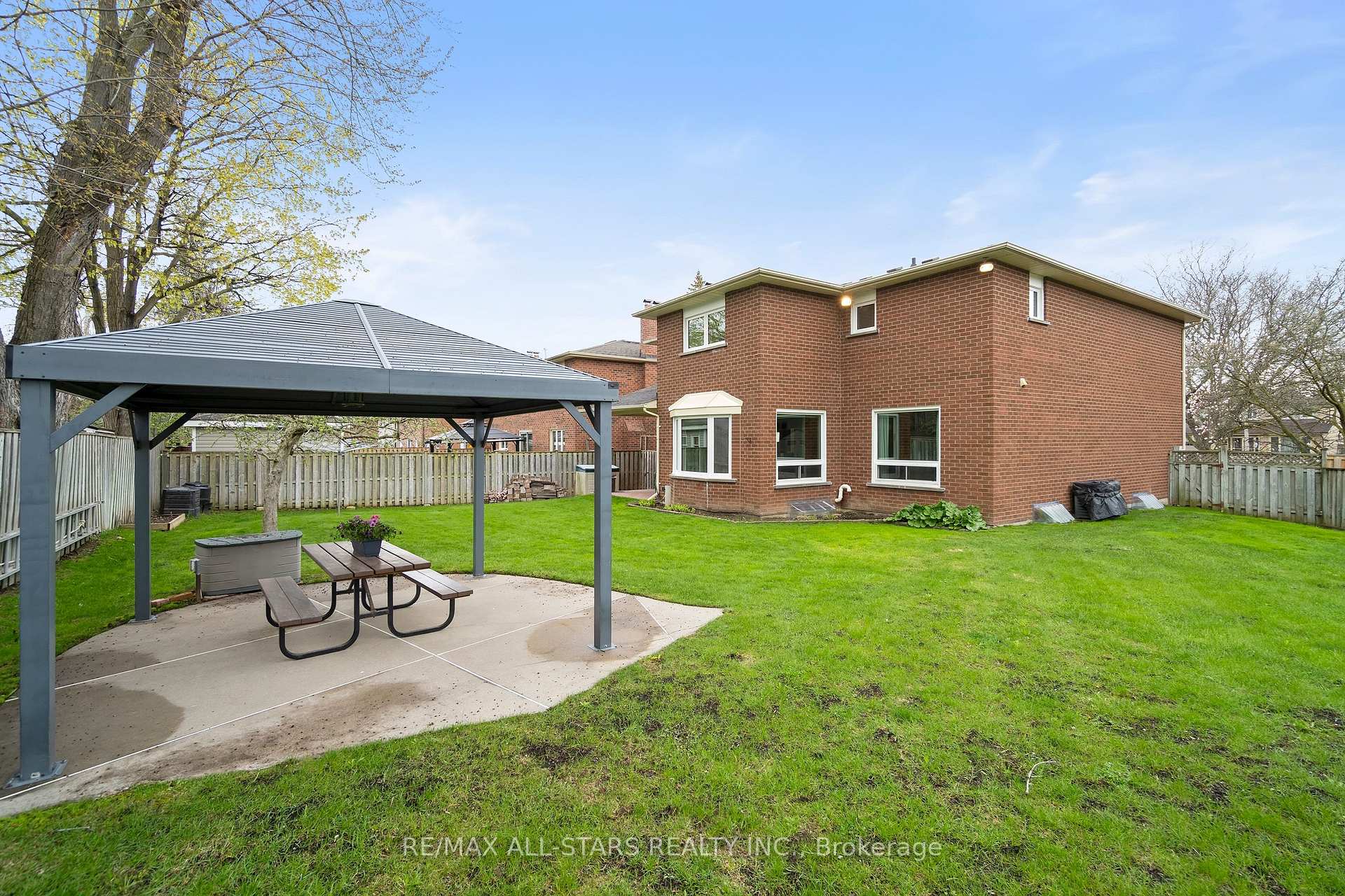 33 Carpenter Court