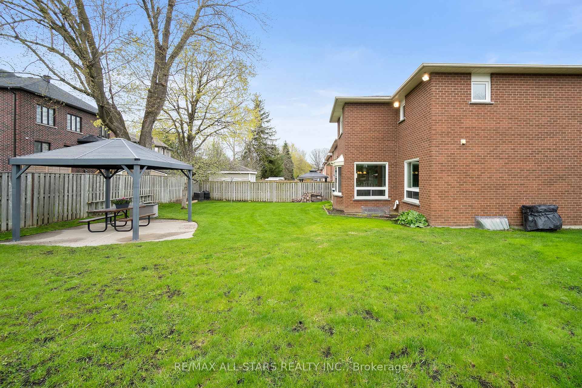 33 Carpenter Court