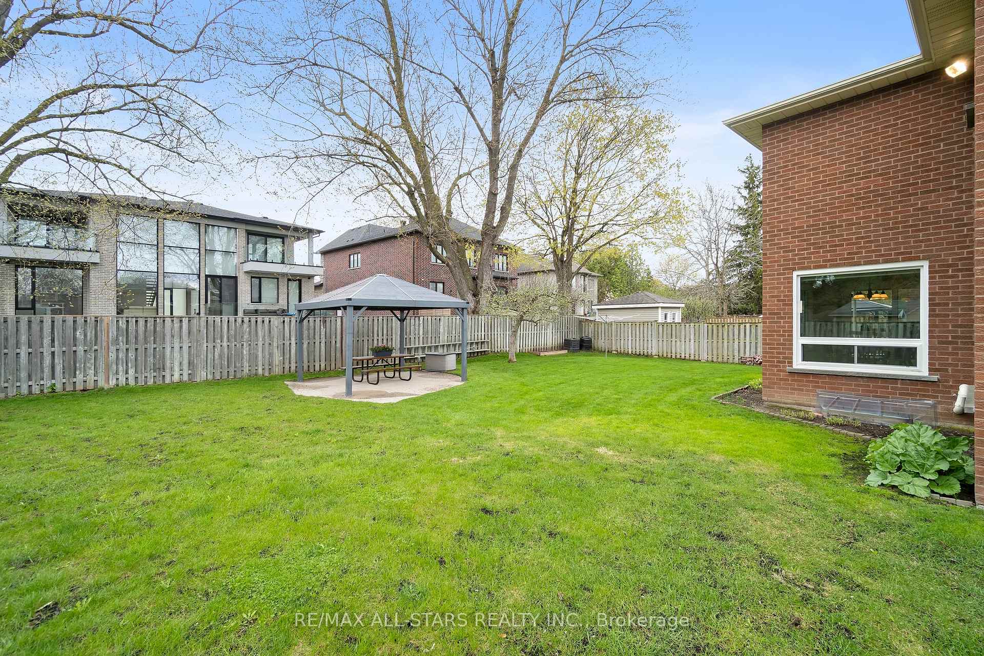 33 Carpenter Court