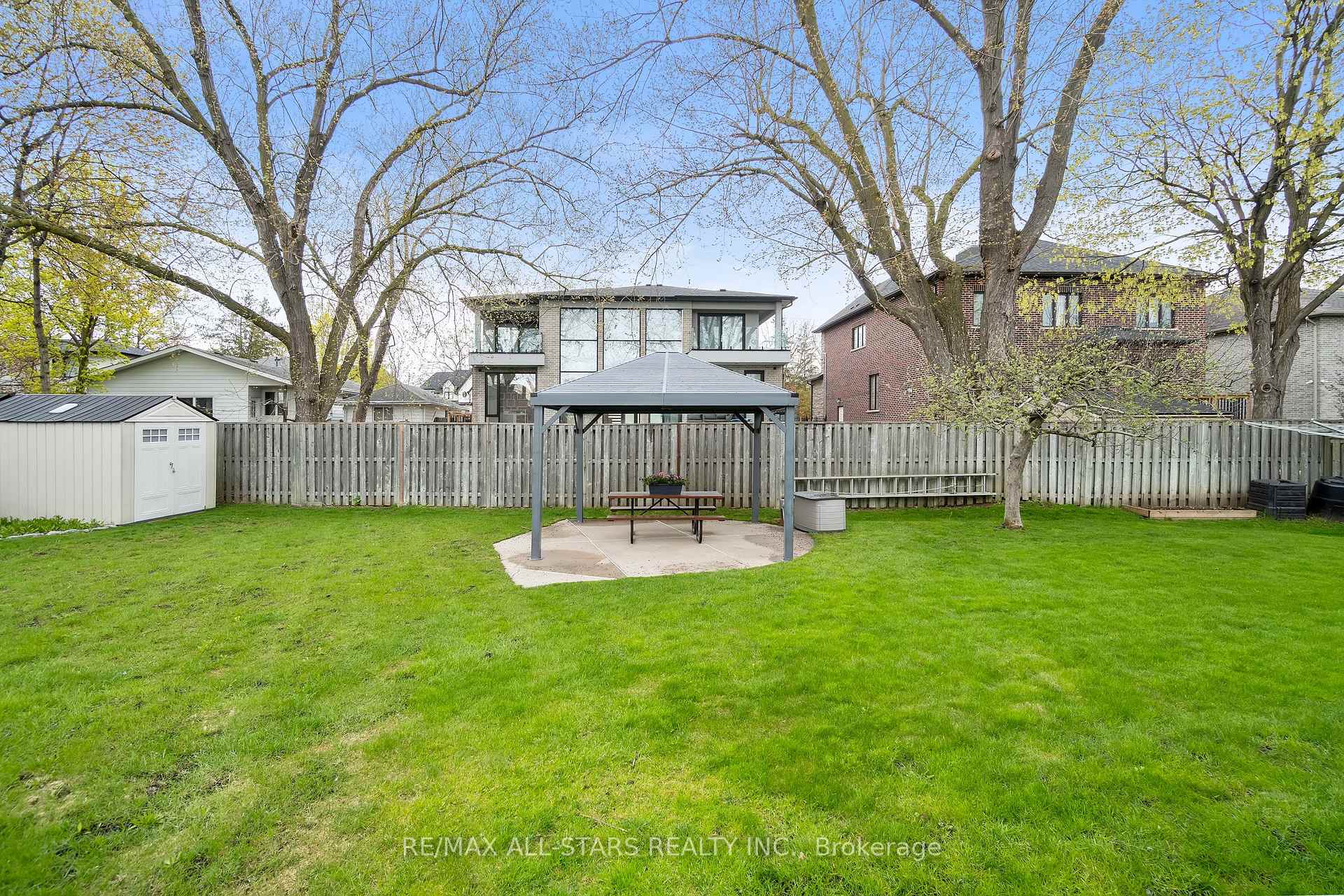 33 Carpenter Court