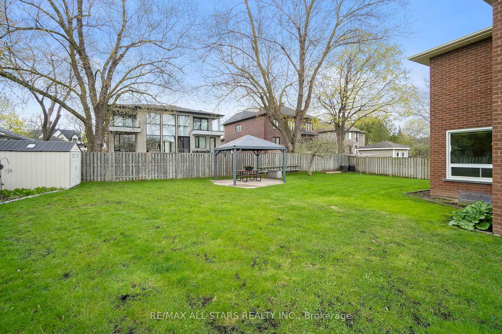 33 Carpenter Court