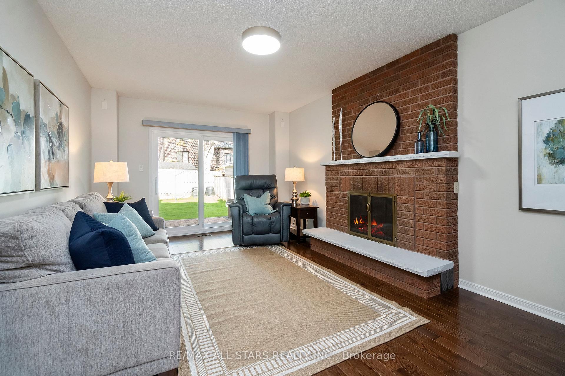 33 Carpenter Court