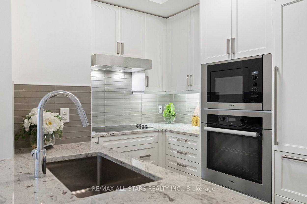 20 Fred Varley Drive 219