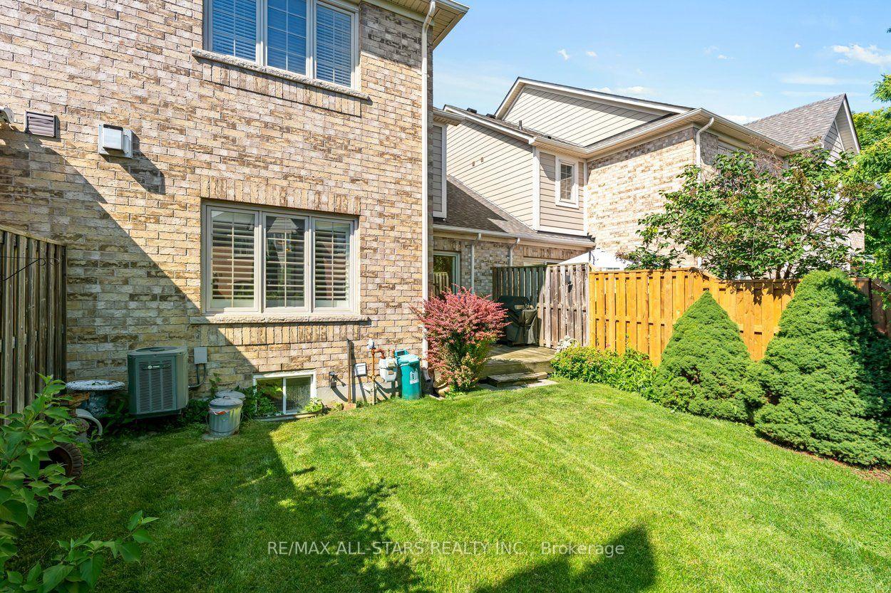 113 Louisbourg Way