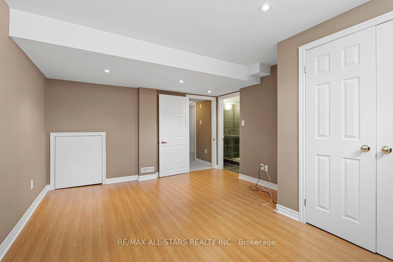 113 Louisbourg Way