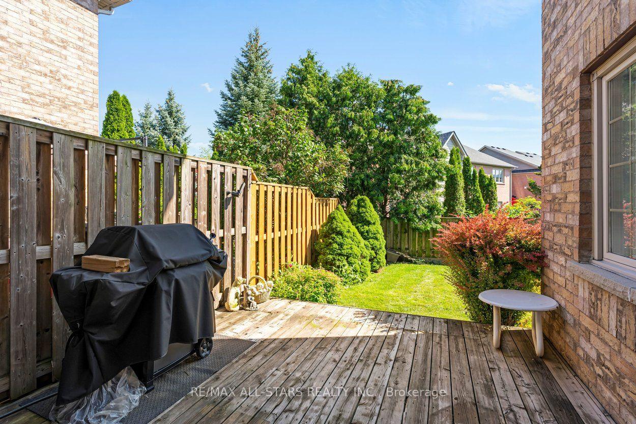 113 Louisbourg Way