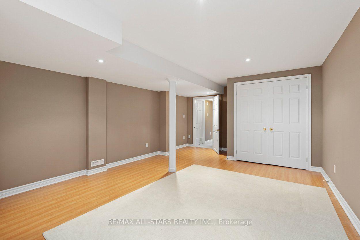 113 Louisbourg Way