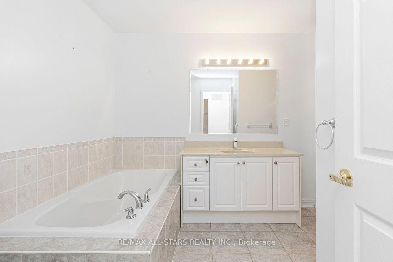 113 Louisbourg Way