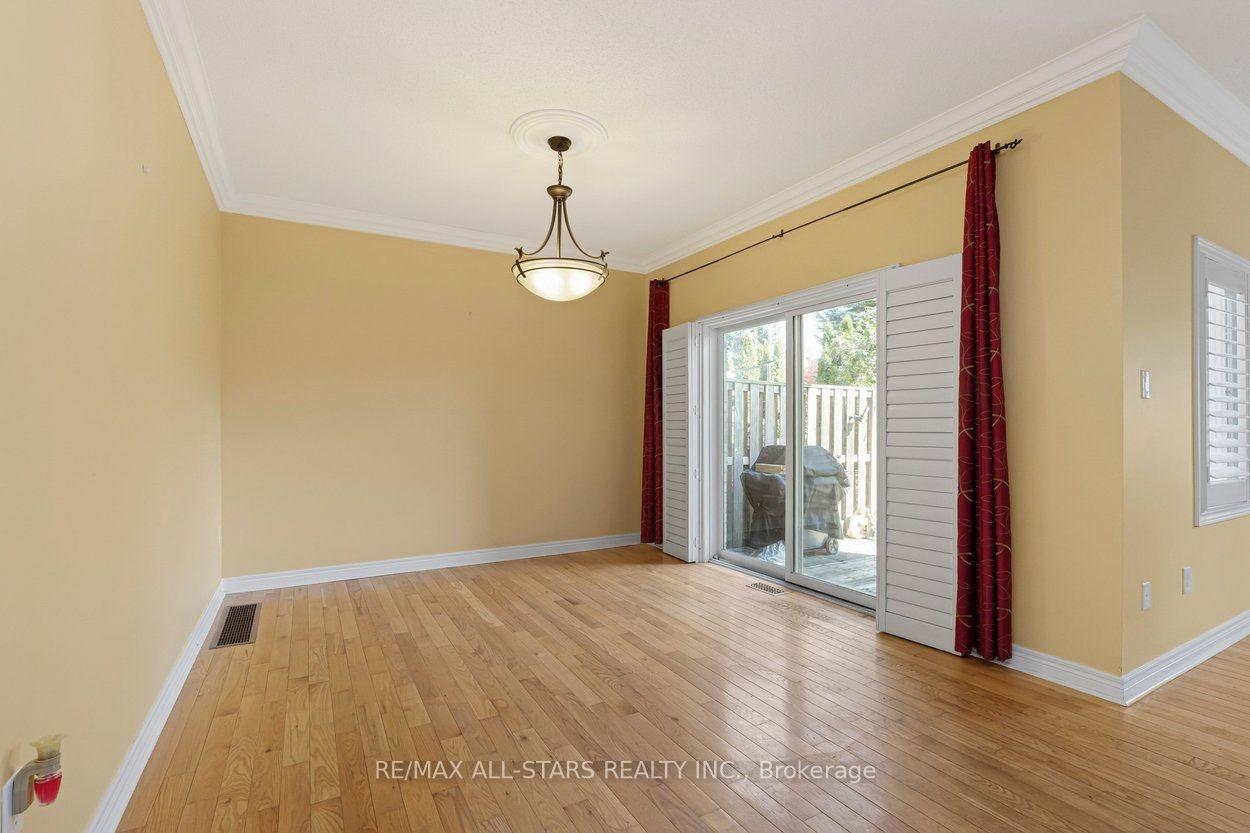 113 Louisbourg Way