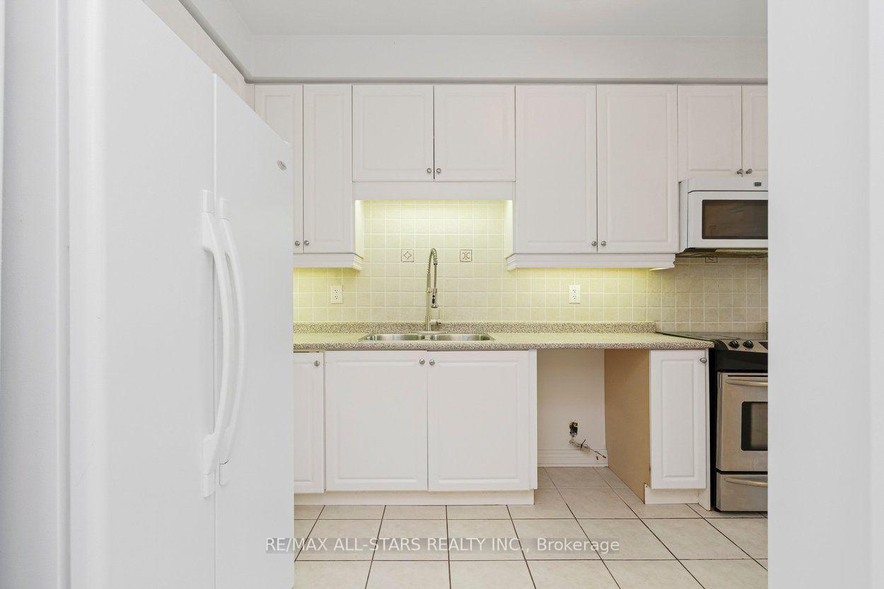 113 Louisbourg Way