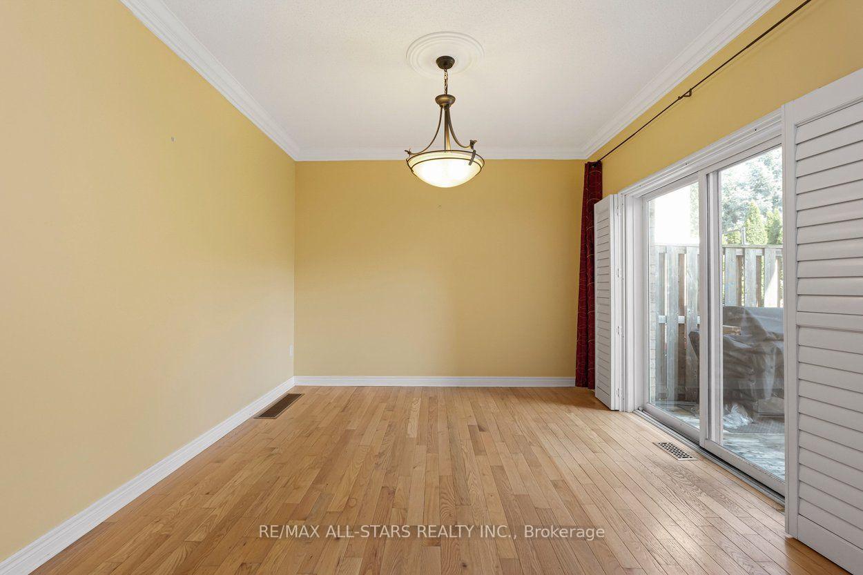 113 Louisbourg Way