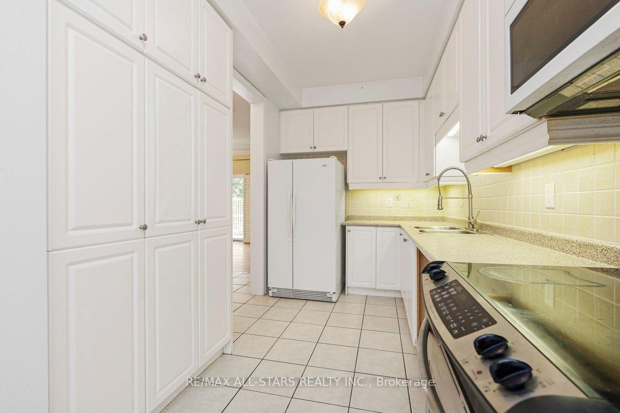 113 Louisbourg Way