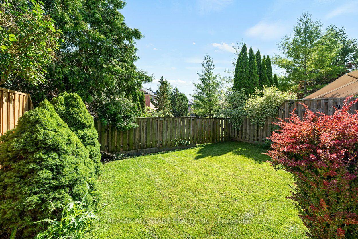 113 Louisbourg Way