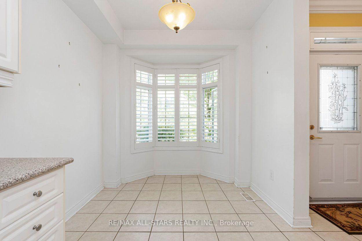 113 Louisbourg Way