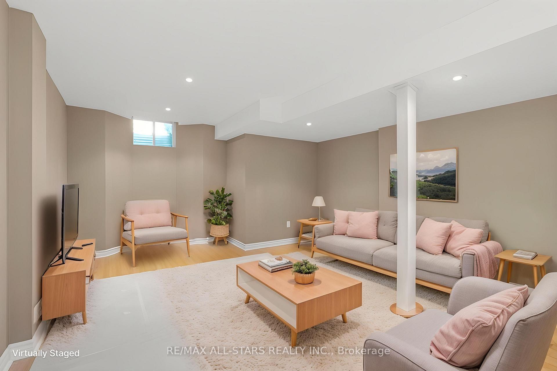 113 Louisbourg Way
