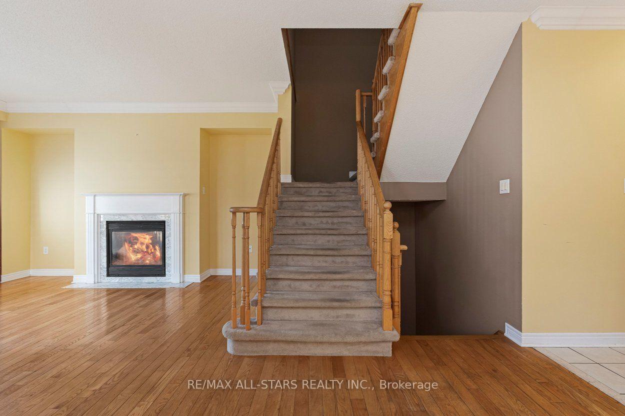 113 Louisbourg Way