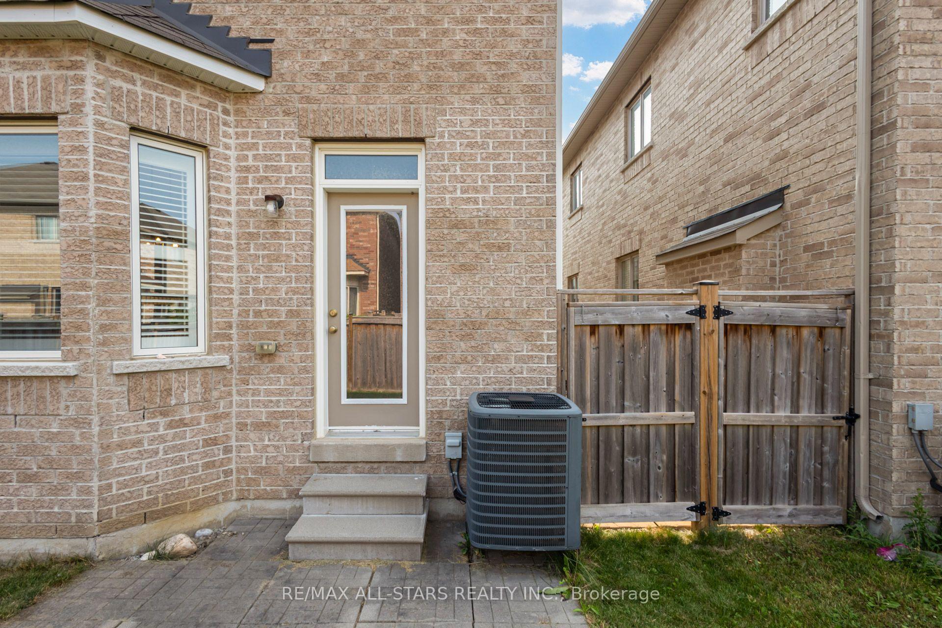 102 Creekland Avenue