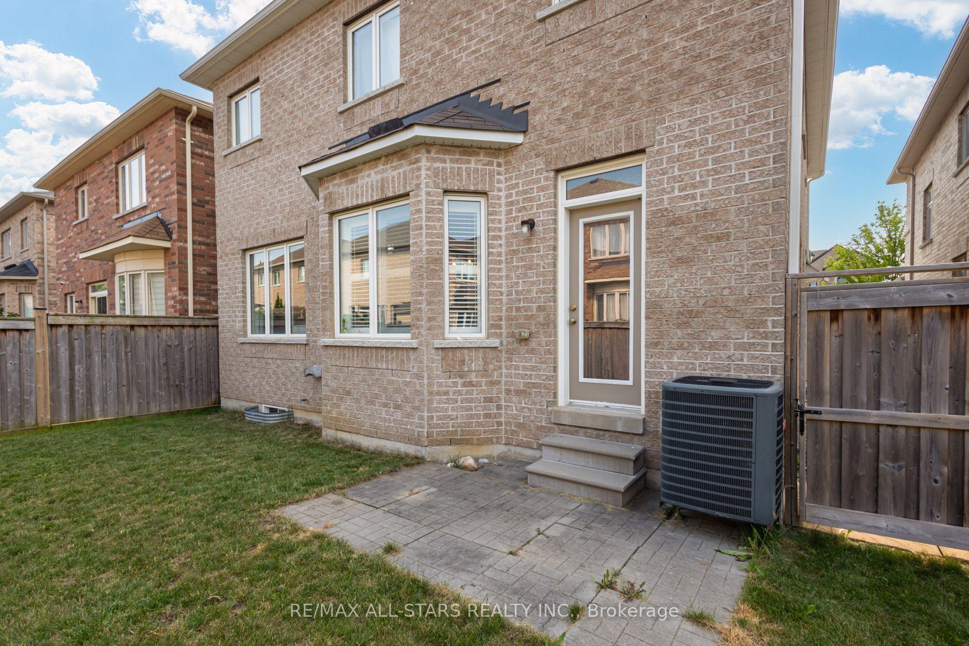 102 Creekland Avenue