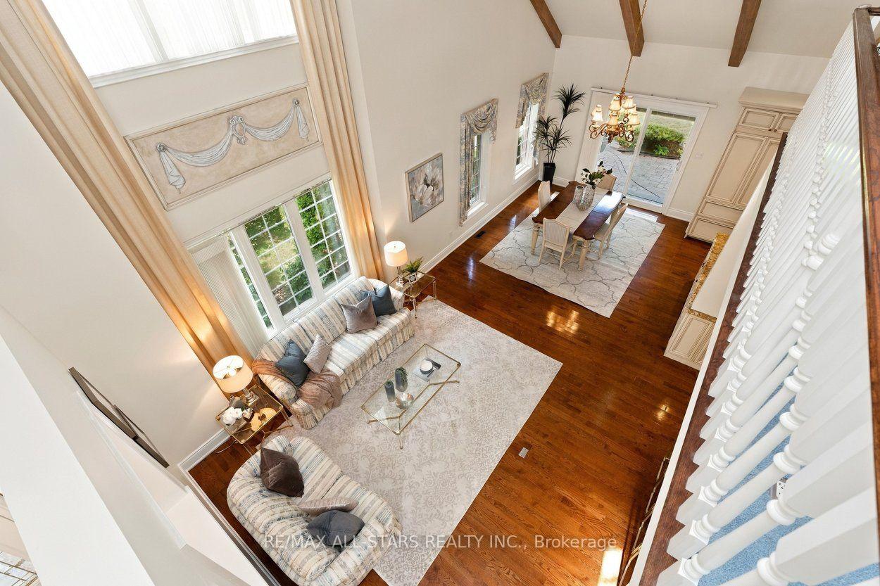 111 Lakeside Vista Way