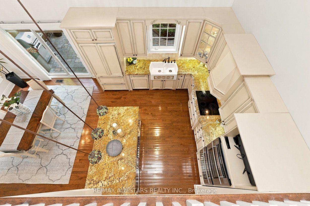 111 Lakeside Vista Way