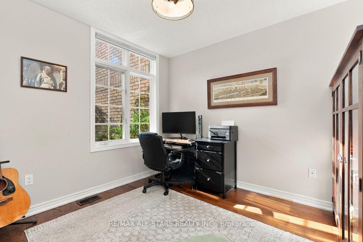 39 Louisbourg Way