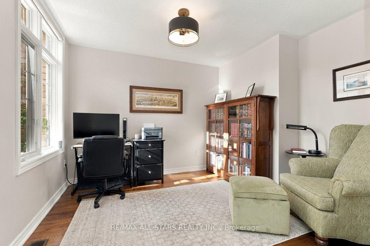 39 Louisbourg Way