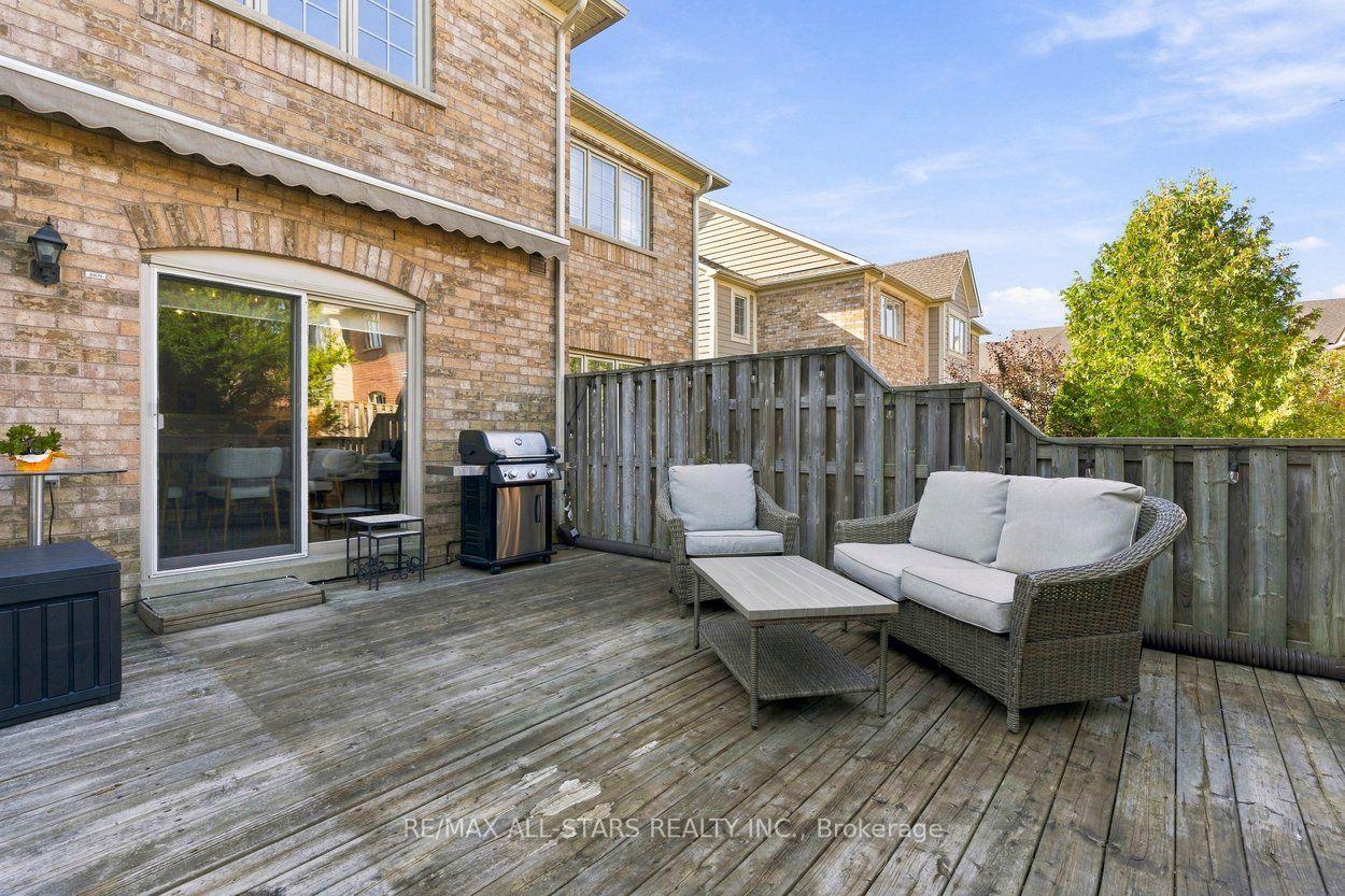 39 Louisbourg Way