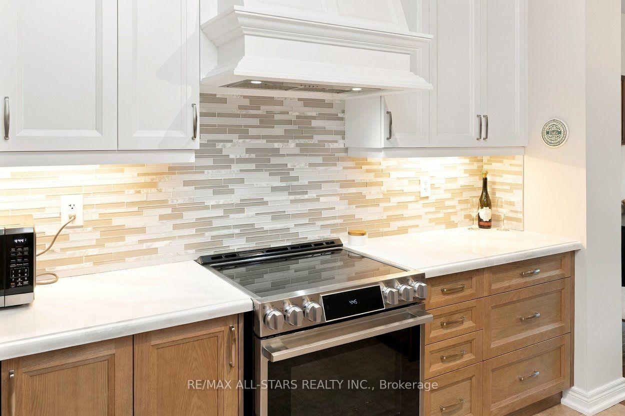 39 Louisbourg Way