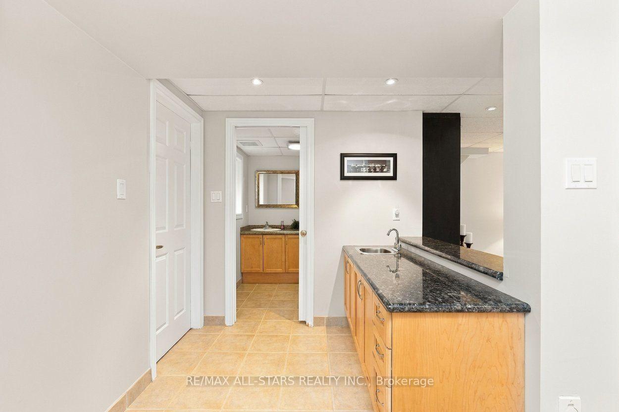 39 Louisbourg Way