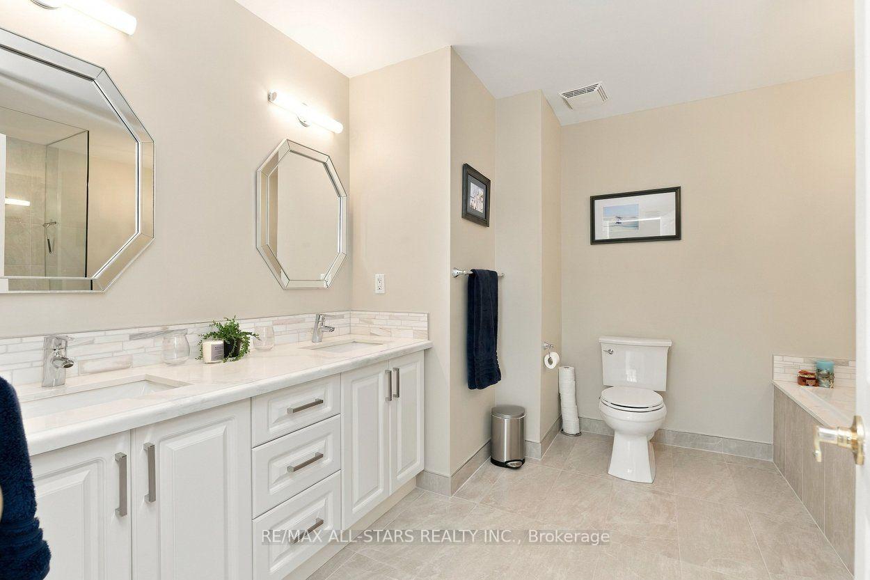 39 Louisbourg Way