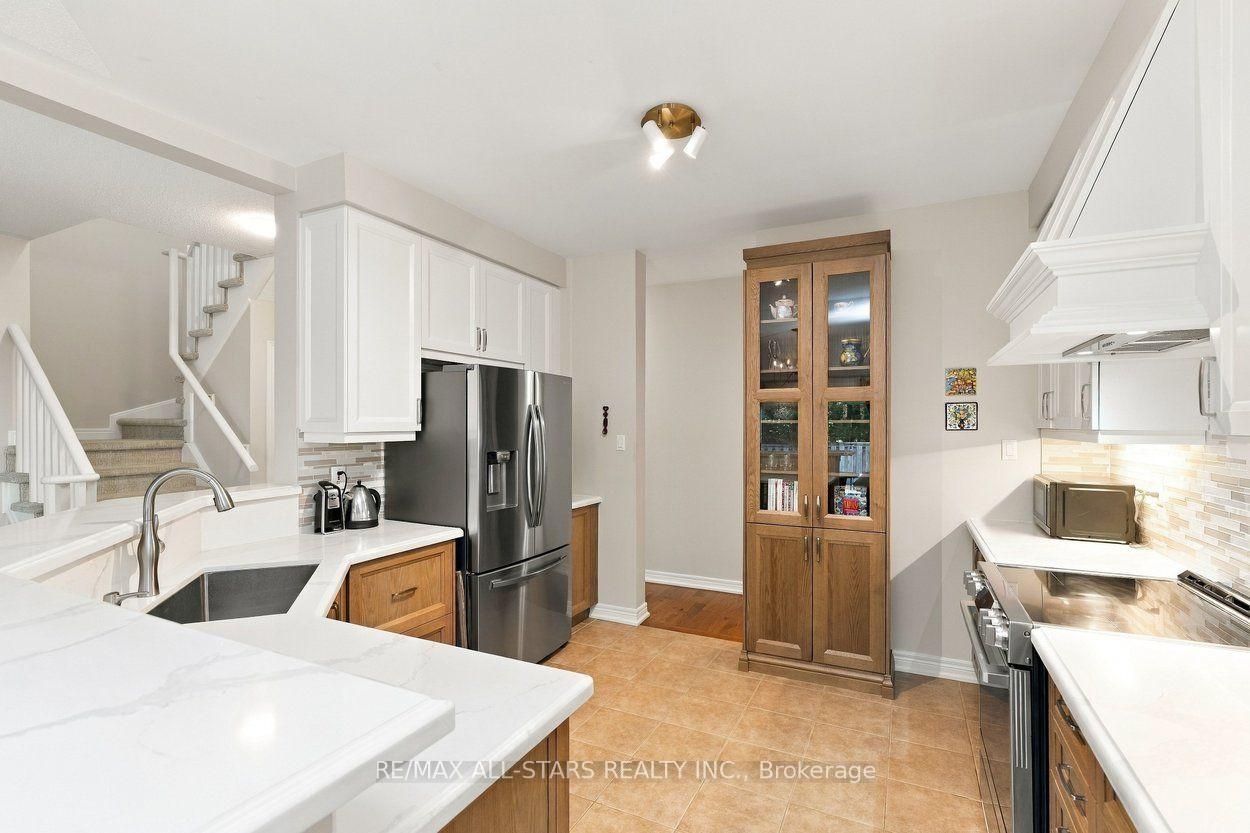 39 Louisbourg Way